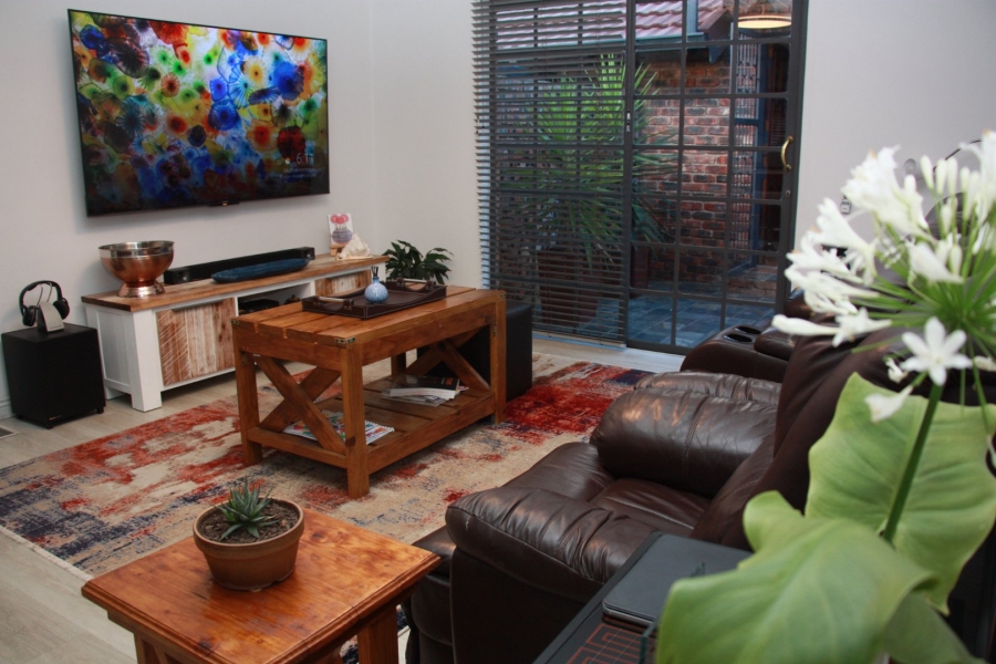 5 Bedroom Property for Sale in Langenhovenpark Free State